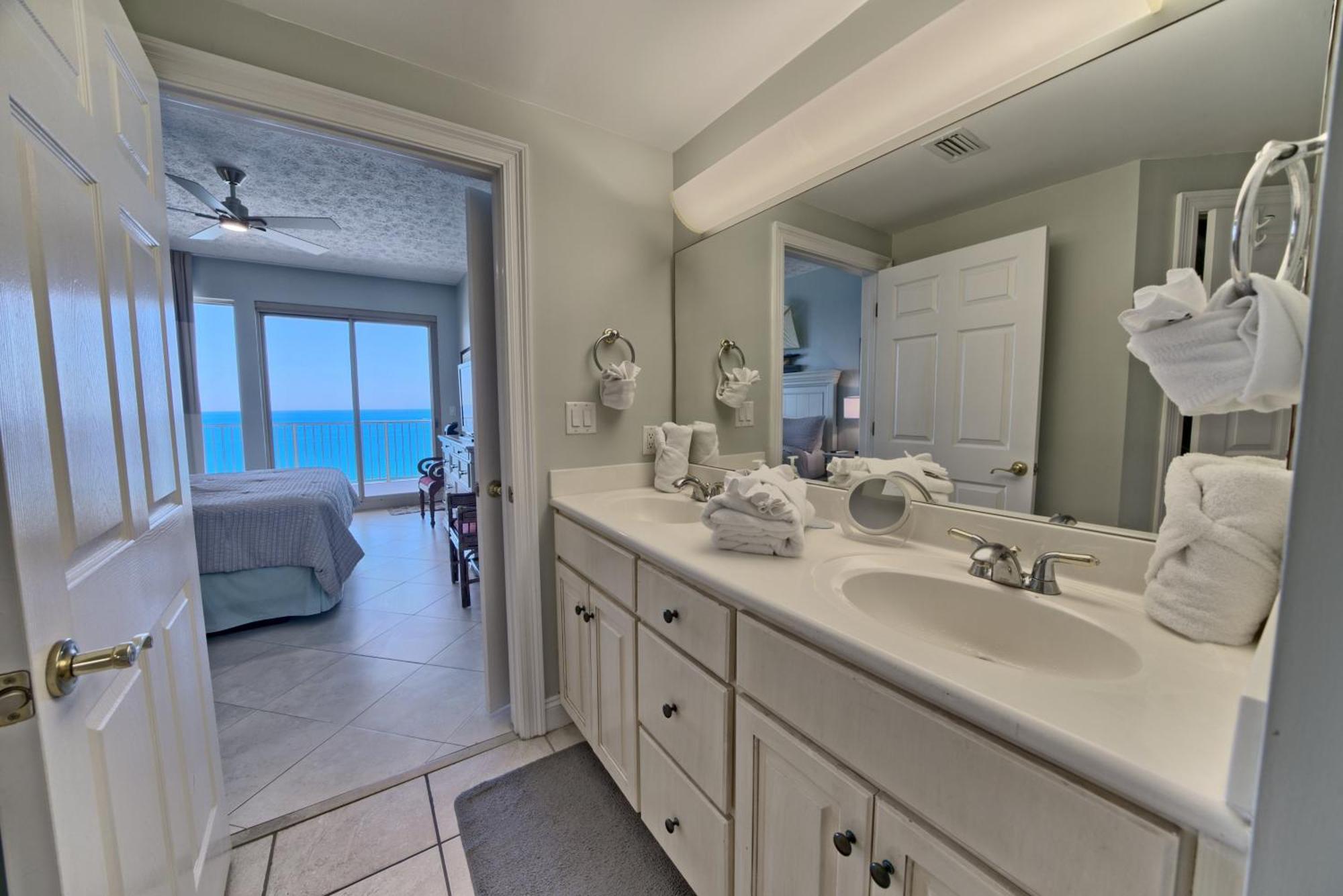 Luxurious Beachfront With Beachside Pool Access And Free Wifi - Unit 1202 *